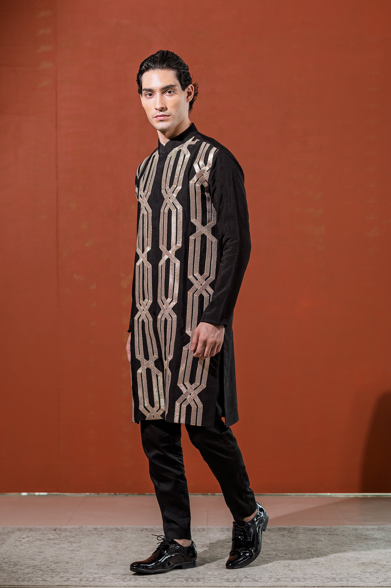 kaizaad-black-kurta-gold-detailing-02.jpg