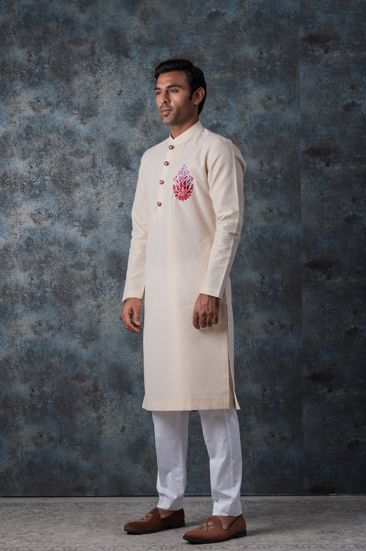 rishabh-gold-kurta-color-motif-01.jpg