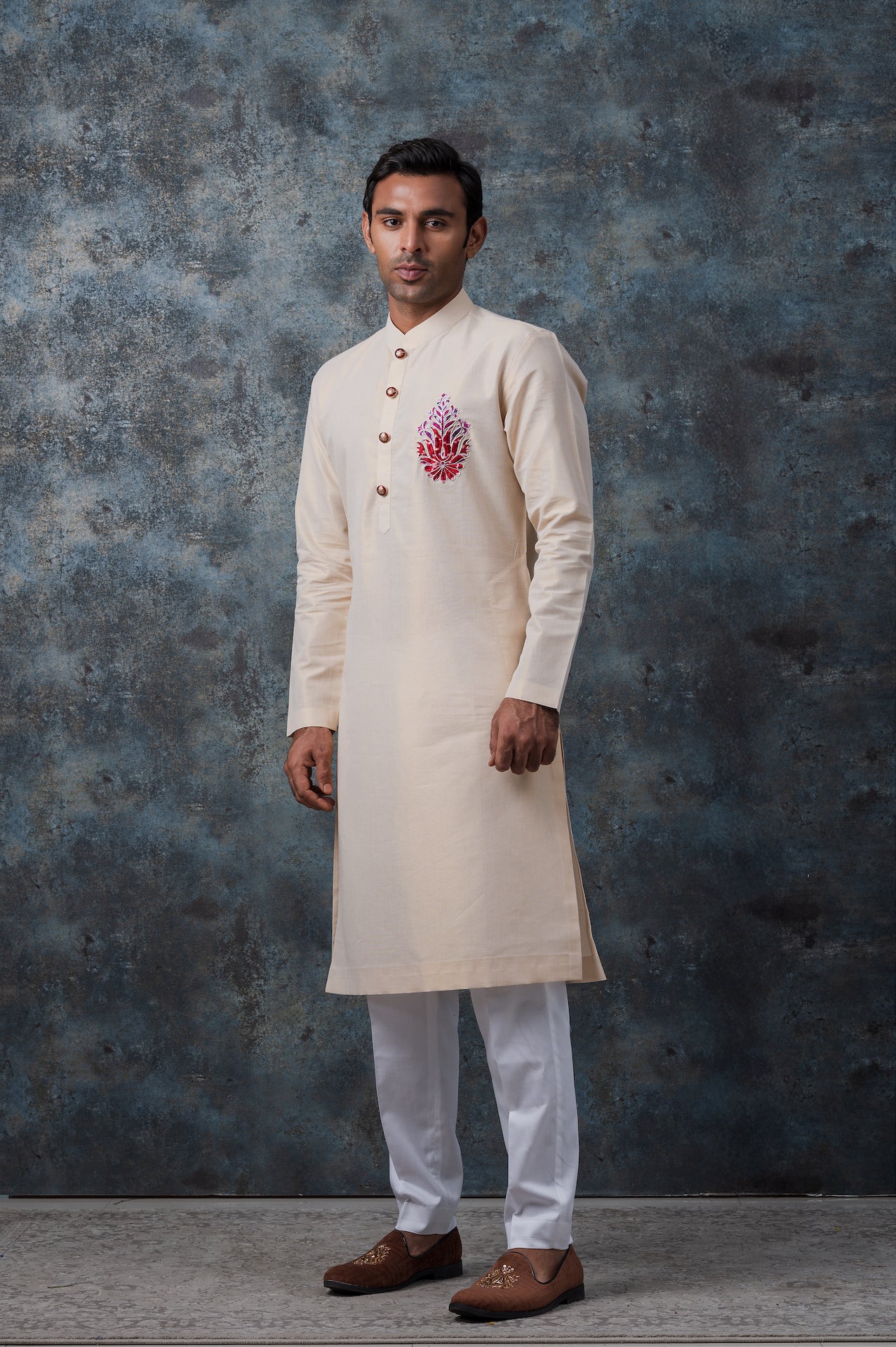 rishabh-gold-kurta-color-motif-02.jpg