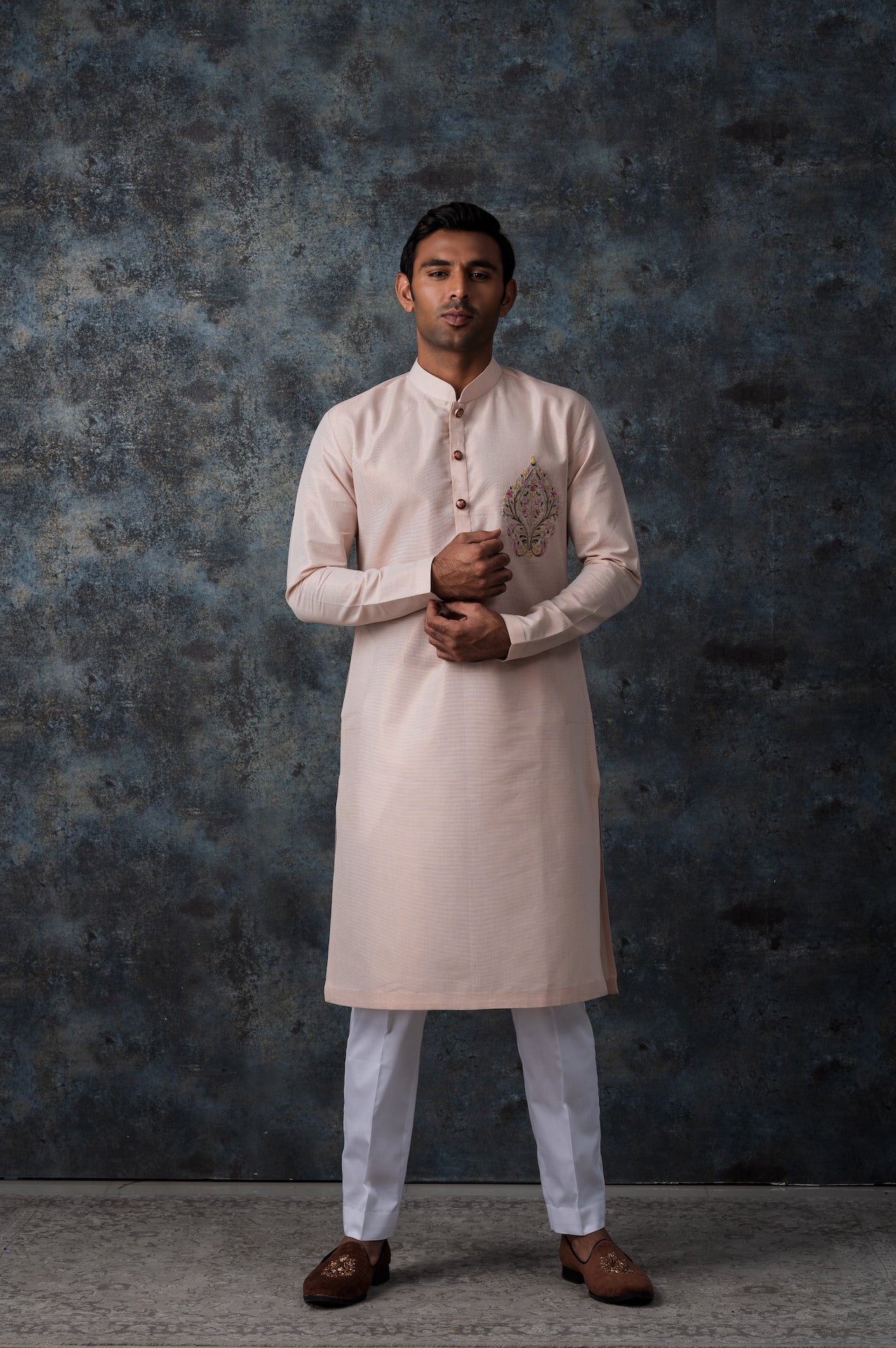 shiv-rose-gold-silk-kurta-color-motif-01.jpg