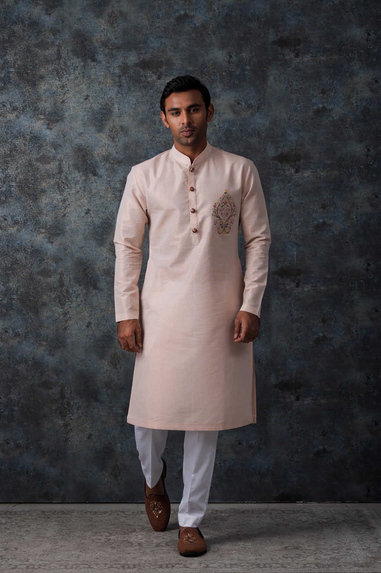 shiv-rose-gold-silk-kurta-color-motif-02.jpg